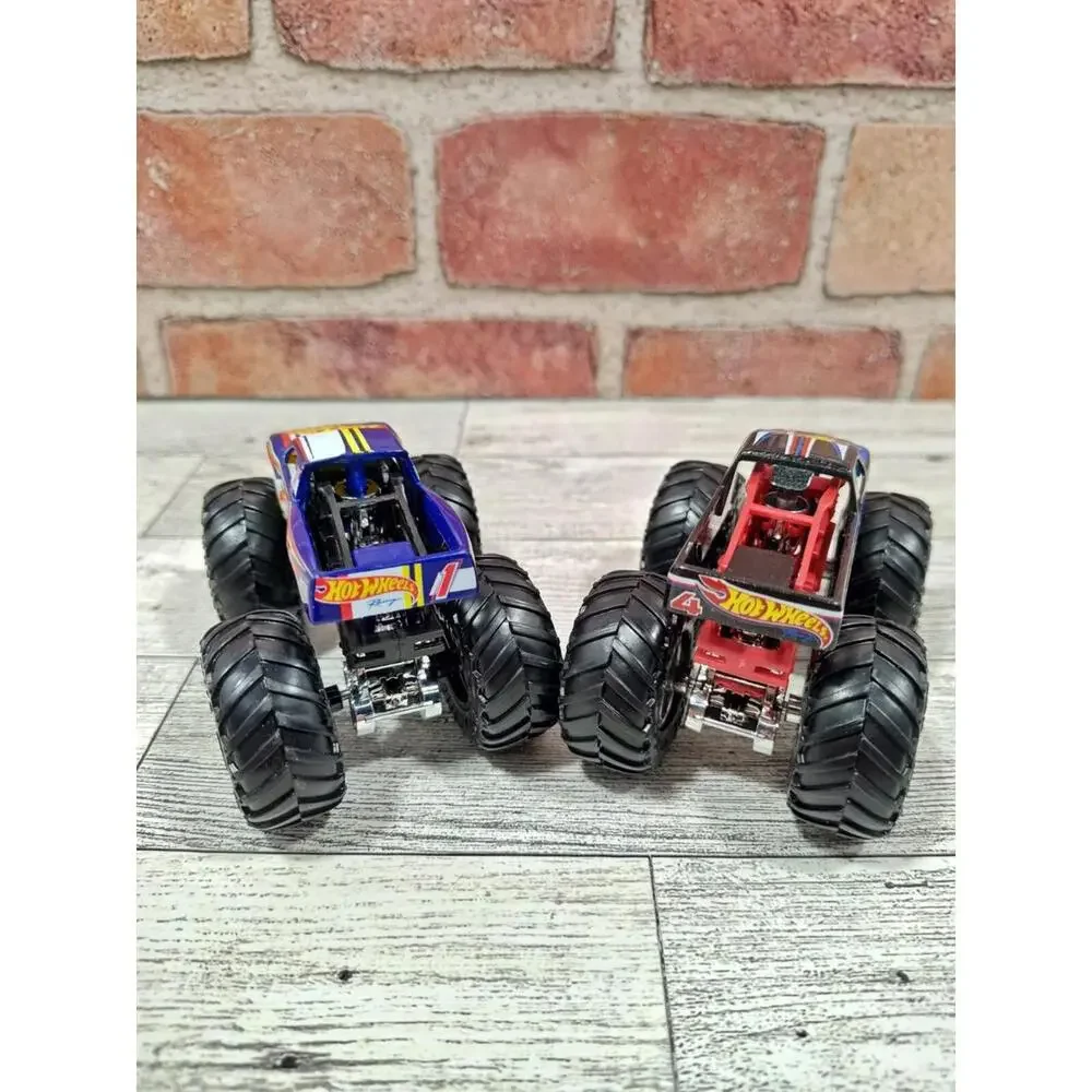 Hot Wheels Monster Jam Lot #1 And #4 Trucks Mattel 1:64